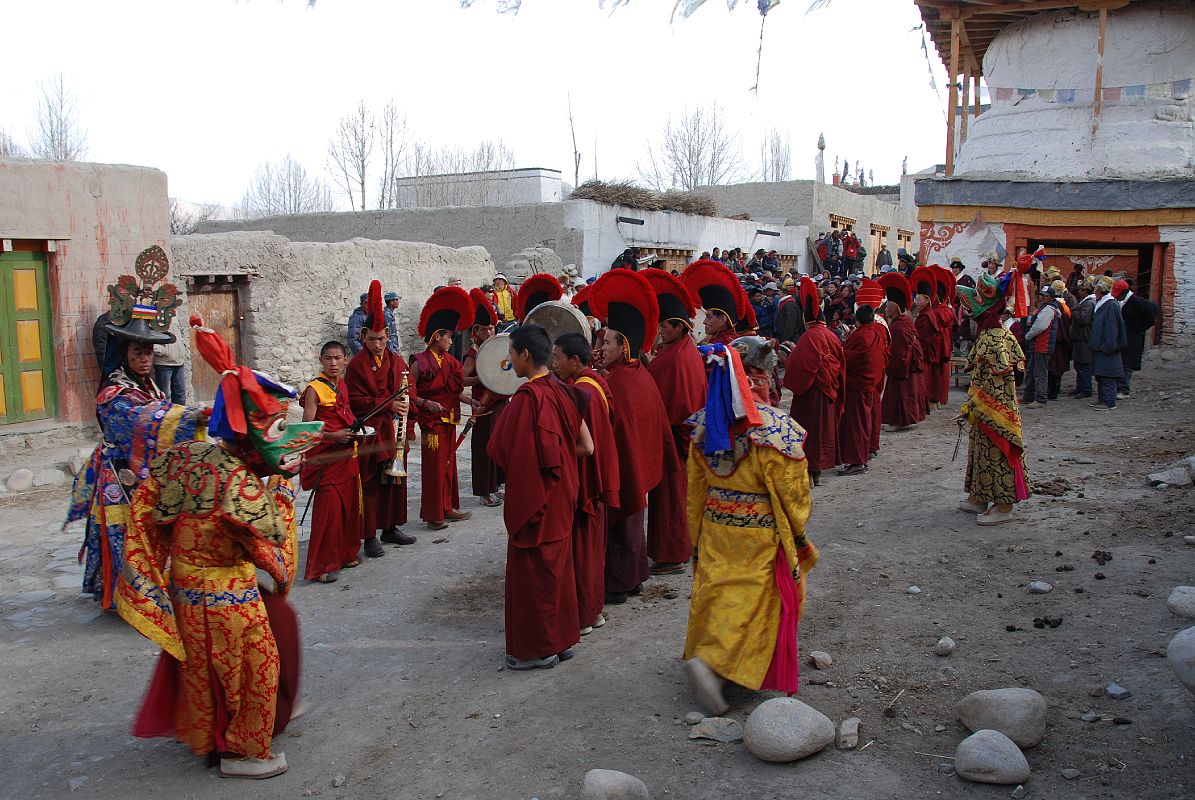 Mustang Lo Manthang Tiji Festival Day 3 08 Monks Pray At Chortens Near Main Gate